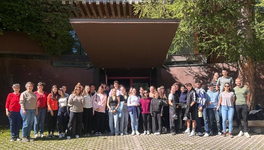 Besuch im archeoParc, Schnals – Gruppenfoto mit Frau Direktor Johanna Niederkofler – 2. v. l. n. r. Foto: FS Tisens