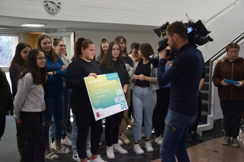 Preisverleihung Wettbewerb politische Bildung 2. Klasse. Foto: FS Tisens