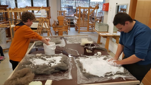 Workshop Filzen an der Winterschule Ulten. Fotos: FS Tisens