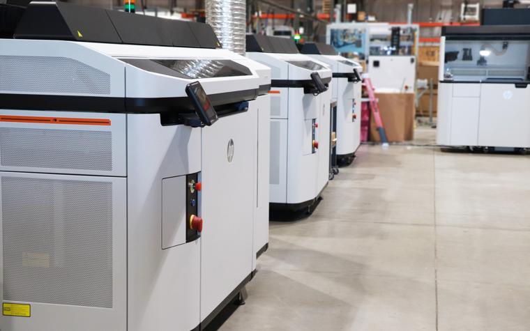 Le Digital Development Center™ d'Extol est équipé d'imprimantes HP MJF.