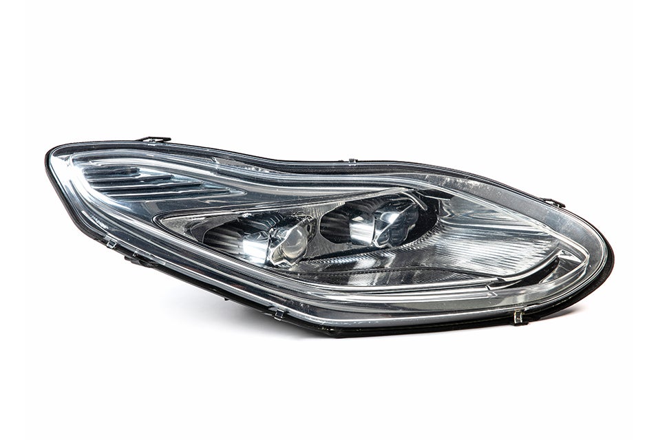 Prototipo di faro di automobile, con parti trasparenti stampate in TuskXC2700T