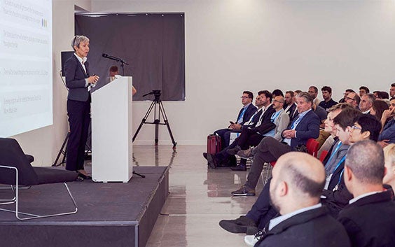 Materialise Medical VP presenting in front of a crowd at 3D Printing in Hospitals Forum 2022