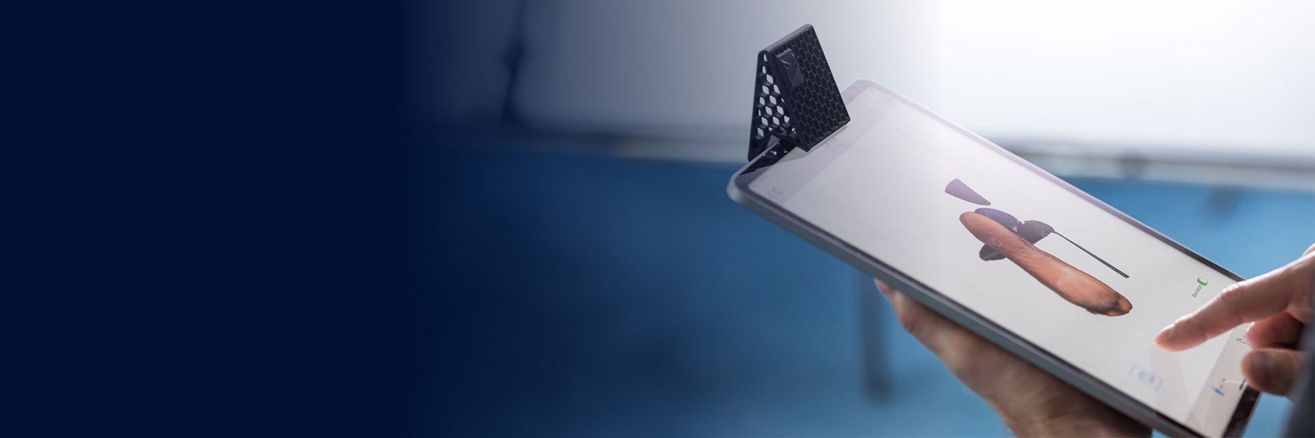 A person using the Scanning App by Materialise on an iPad featuring the SAM Mirror attachment.