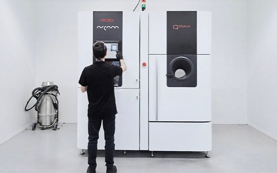A machine operator at Zenith Tecnica preparing the machine for 3D printing