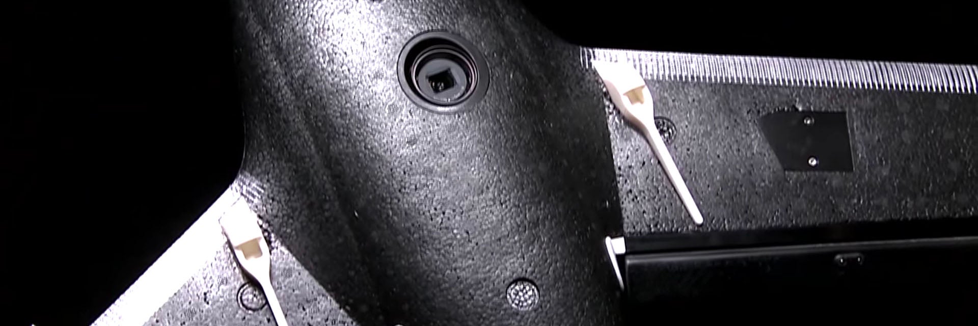 Closeup of the wings of the Gateway x100 