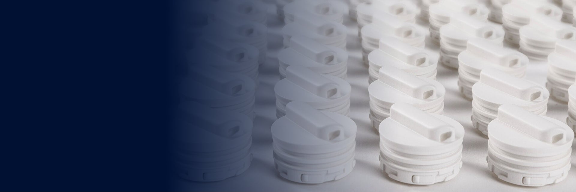 File di componenti biocompatibili stampati in 3D per Sartorius utilizzando la sinterizzazione laser selettiva.