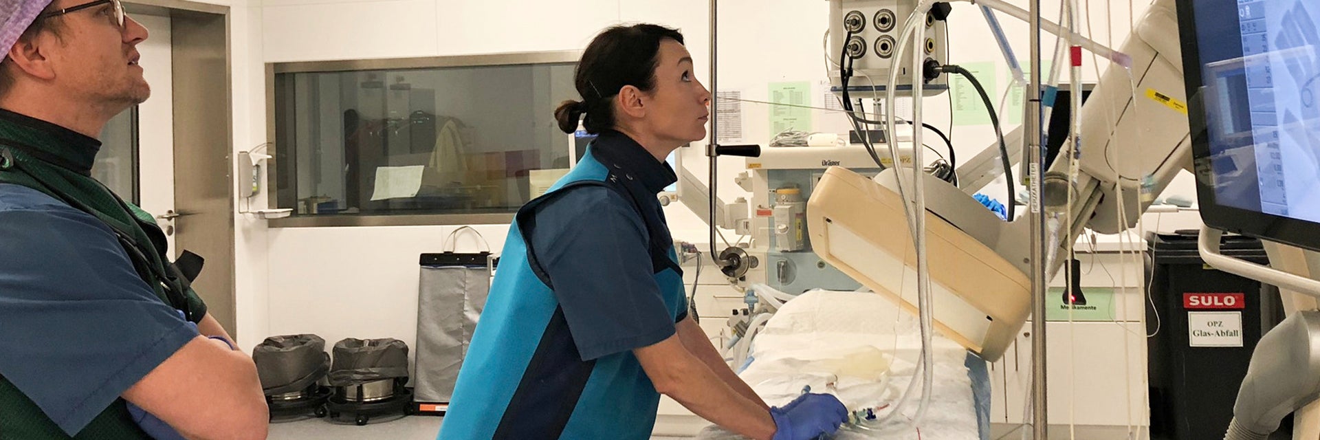 Surgeon in the OR training with a catheter using a 3D-printed heart