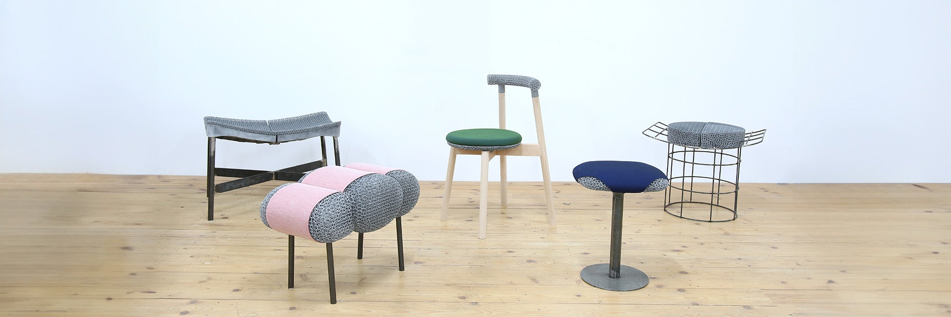 3Dプリンターで作られた格子模様の様々な家具