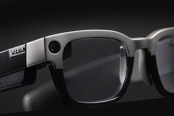 Die Vuzix Shield, eine intelligente Brille mit einem 3D-gedruckten Titansteg.