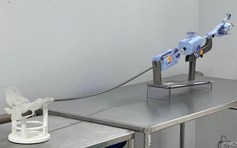 使用中のベンチトップ型TEERシミュレーター。