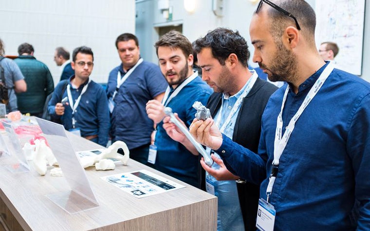 3D printing in medicine participants looking at 3D anatomical models