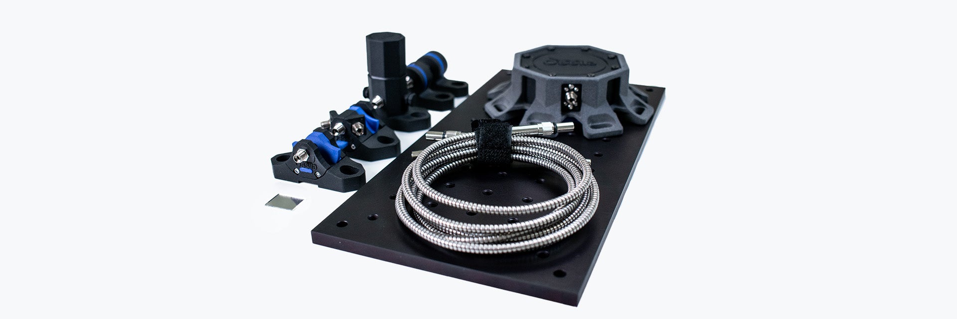 Kit de spectroscopie noir imprimé en 3D d'Ossila avec un câble de connexion enroulé