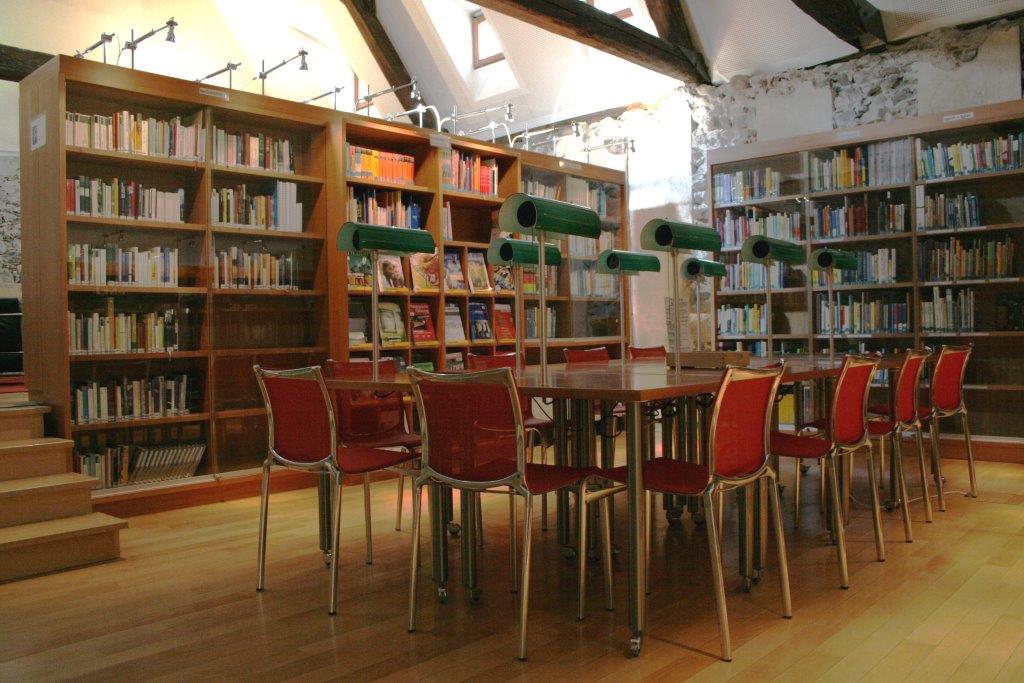 Bibliothek Arbeitstische