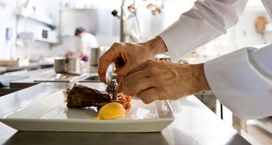 Preparazione piatto (Foto SIAG)