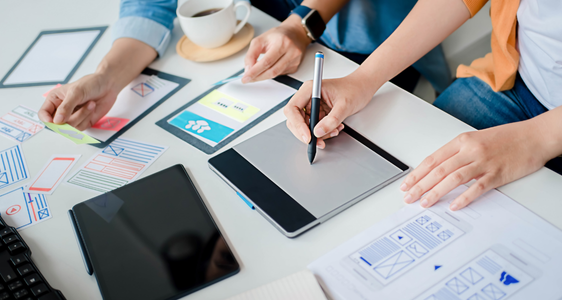 Künstliche Intelligenz und ihr Einfluss auf das Lernen (Freepik)