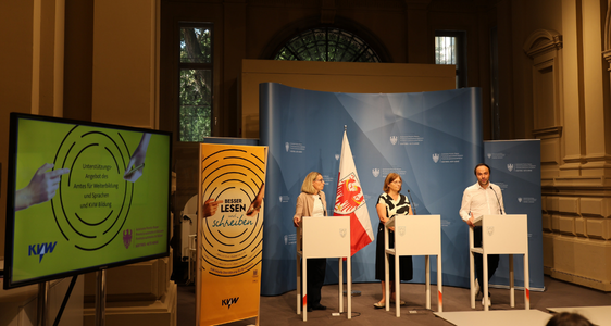 Pressekonferenz Standorterweiterung Besser Lesen und Schreiben (Foto: LPA)