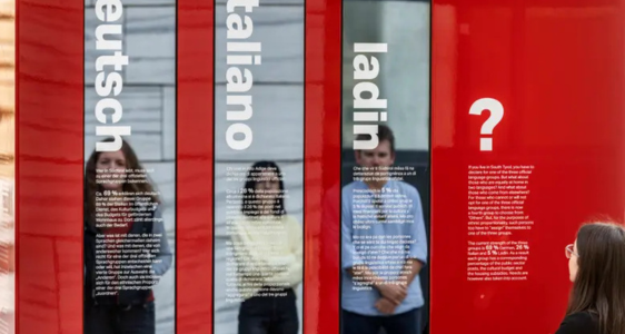 L’apprendimento del tedesco, dell’italiano e del ladino sarà sostenuto in modo mirato a partire dal prossimo anno. (Foto: USP/Ivo Corrà)