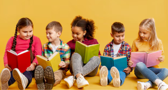 (Foto: Freepik) Bambini leggono 