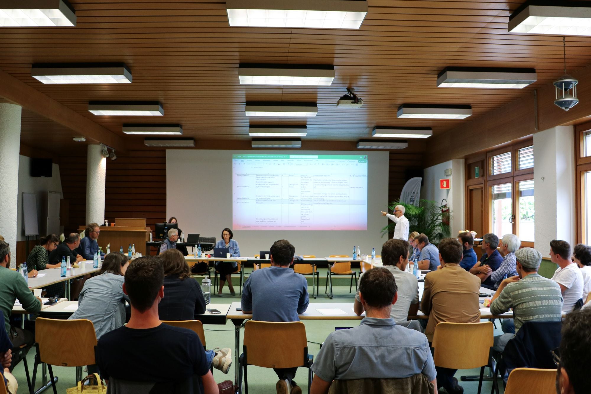 Abb. 3: Partizipative Erstellung des jährlichen Tätigkeitsprogramms im Rahmen der Fachbeiratssitzungen
© Laimburg Research Centre/A. Martinelli
