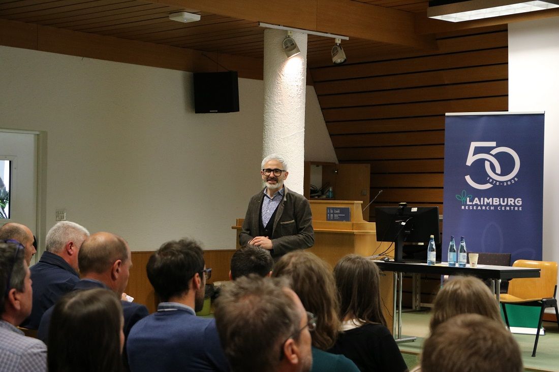 Abb. 1: Der Direktor des Versuchszentrum Laimburg Michael Oberhuber bei der Auftaktveranstaltung: © Laimburg Research Centre/debora lamcja
