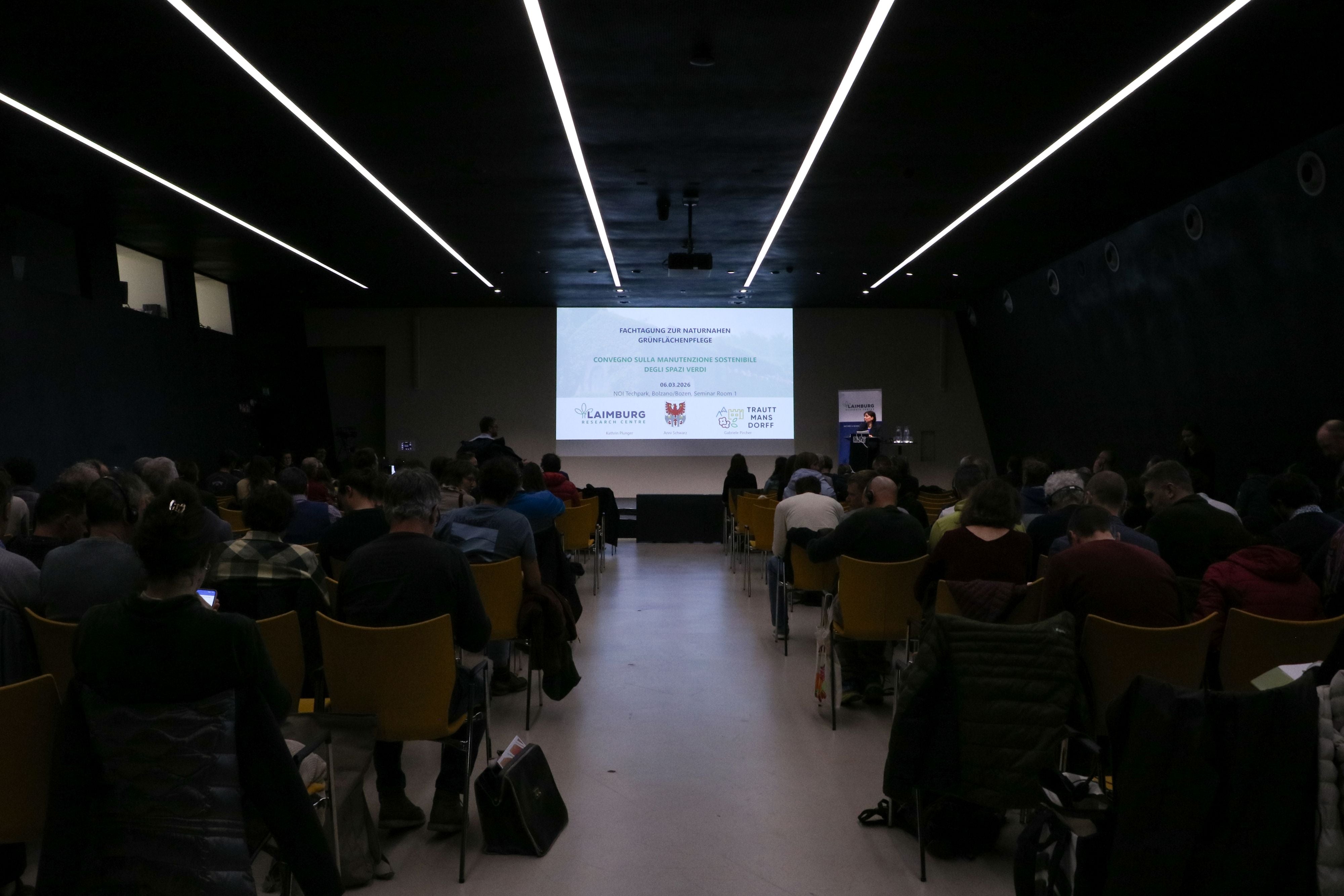 Abb. 1: Die Fachtagung „Naturnahe Grünflächenpflege“ wird vom Versuchszentrum Laimburg, der Stadtgemeinde Meran und den Gärten von Schloss Trauttmansdorff organisiert.
© Laimburg Research Centre/daniel rossato
