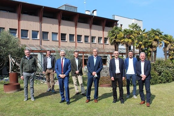 Fig. 1: Comitato scientifico. Da si. a de.: Sigfried Rinner, Martin Unterweger (rappresentanza di Christian Plitzner), Michael Oberhuber, Matthias Gauly, Hans-Reiner Schultz, Lukas Bertschinger, Robert Wiedmer, Frank Ordon (manca Manuela Zude-Sasse): © Centro di Sperimentazione Laimburg