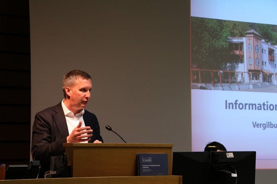 Der Landesrat für Landwirtschaft Luis Walcher bei der Eröffnung der Informationsveranstaltung am Versuchszentrum Laimburg © Laimburg Research Centre/debora lamcja