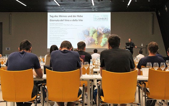 Fig. 1: Quest'anno la Giornata del Vino e della Vite del Centro di Sperimentazione Laimburg si è svolta sia online che in presenza presso il NOI Techpark.  © Centro di Sperimentazione Laimburg