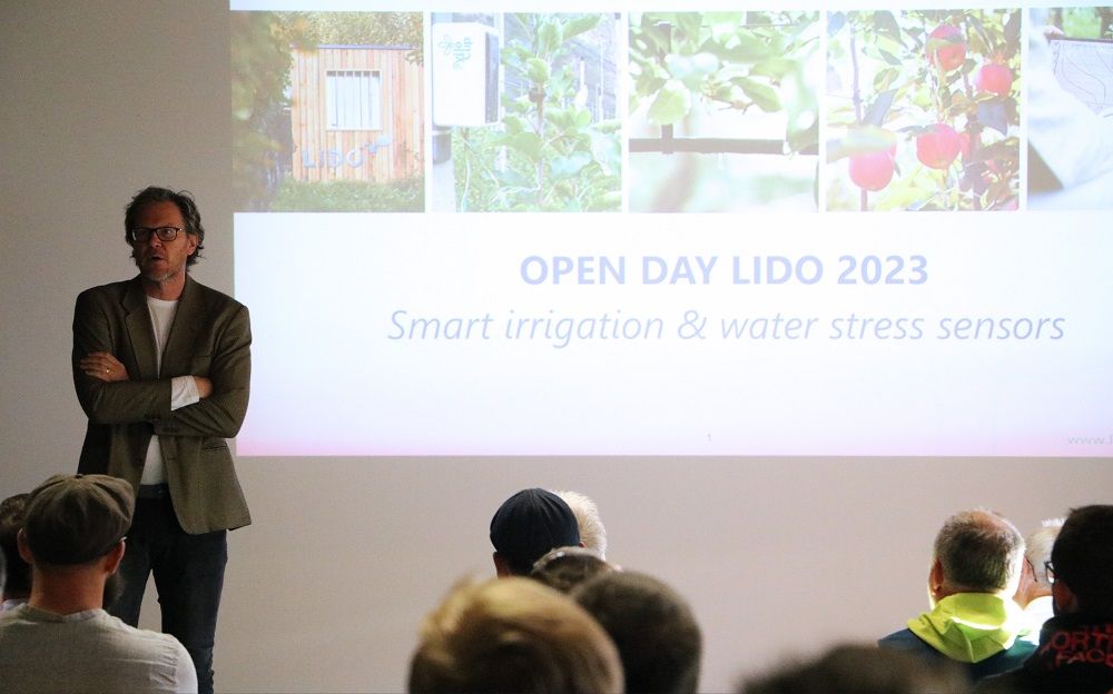 Fig. 1: Il coordinatore del progetto LIDO Walter Guerra durante l'Open Day: © Laimburg Research Centre/agnese martinelli