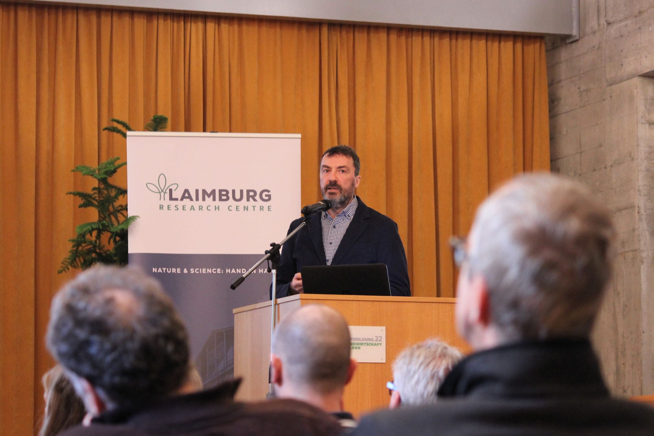 Abb. 1: Giovanni Peratoner, Leiter des Fachbereichs Berglandwirtschaft am Versuchszentrum Laimburg beim Expertenforum Berglandwirtschaft

©Laimburg Research Centre/Agnese Martinelli
