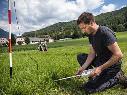 Abb. 1: Versuche zum Futtermittelanbau, Fachbereich Berglandwirtschaft des Versuchszentrums Laimburg: © Research Centre Laimburg/ivo corrà