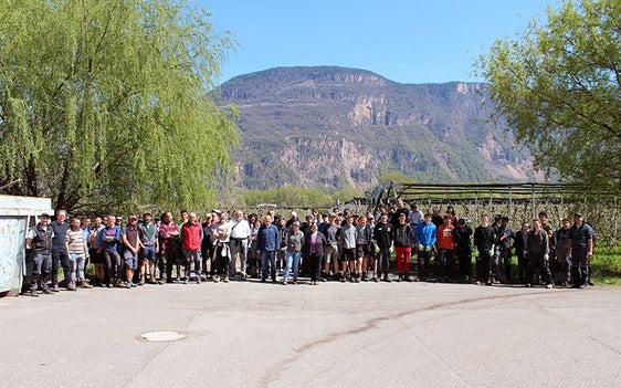 Fig. 1: La squadra di “Sustainable Laimburg” per la raccolta dei rifiuti 2022. © Centro di Sperimentazione Laimburg