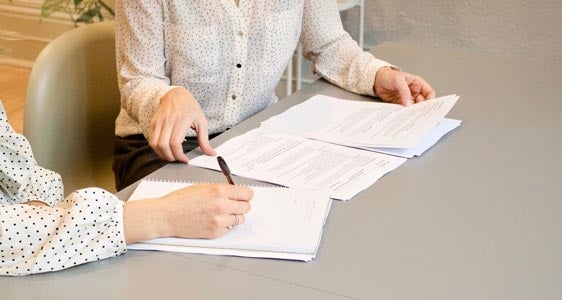 Arbeitsverträge und Praktika