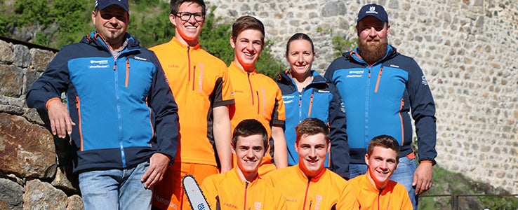 Stehend von links: Telfser Othmar, Wallnöfer Lukas, Tumler Alois, Götsch Simone, Niederholzer Klaus Kniend, Egger Andreas, Weissenhorn Patrick, Telser Egon