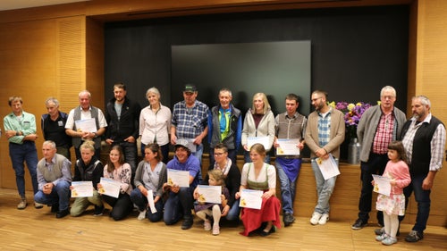 Senn und Sennerinnen mit sehr gutem Alpkäse