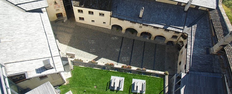 Blick vom Turm der Fürstenburg in den Innenhof