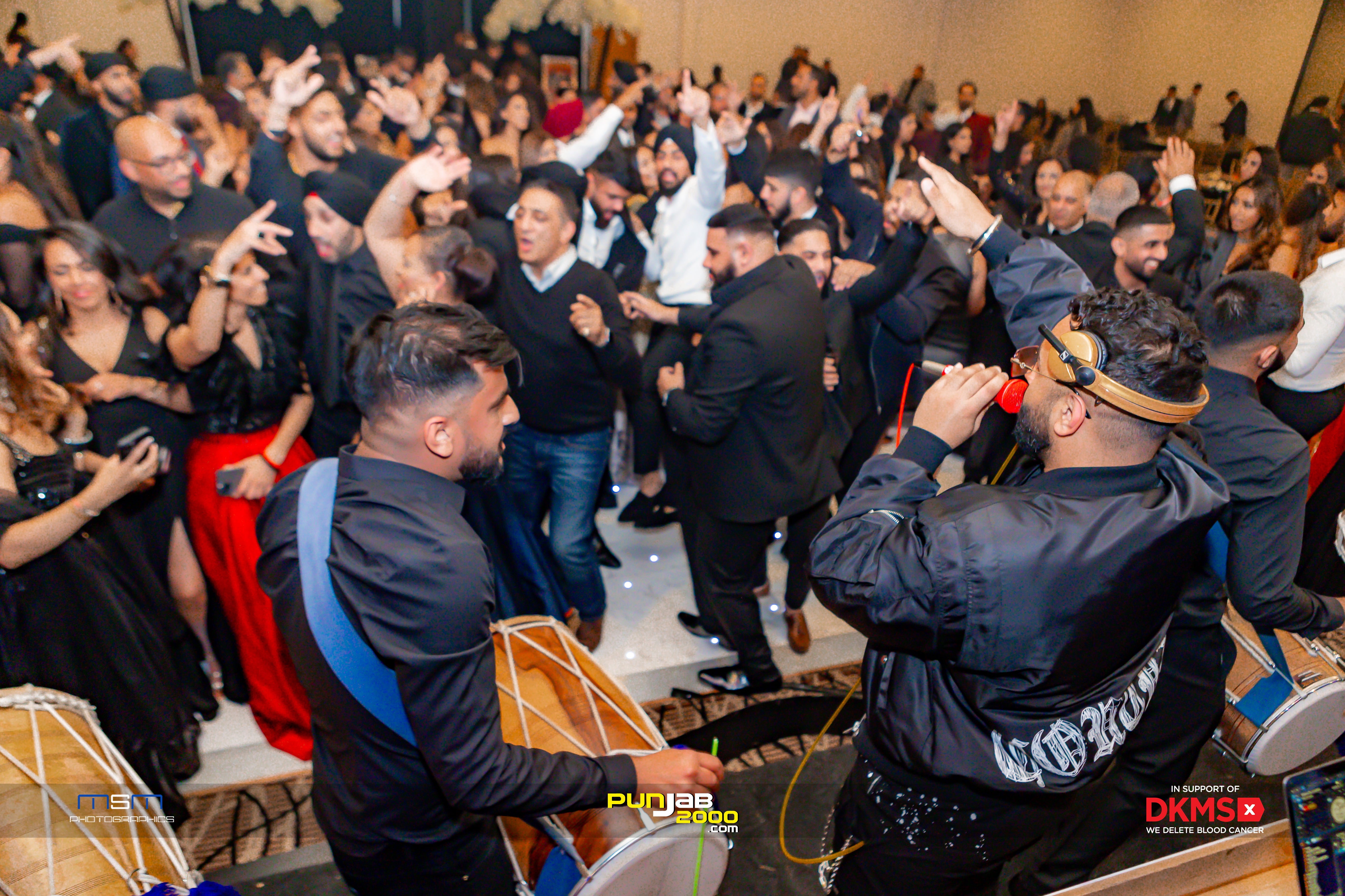 Guests dancing the night away!