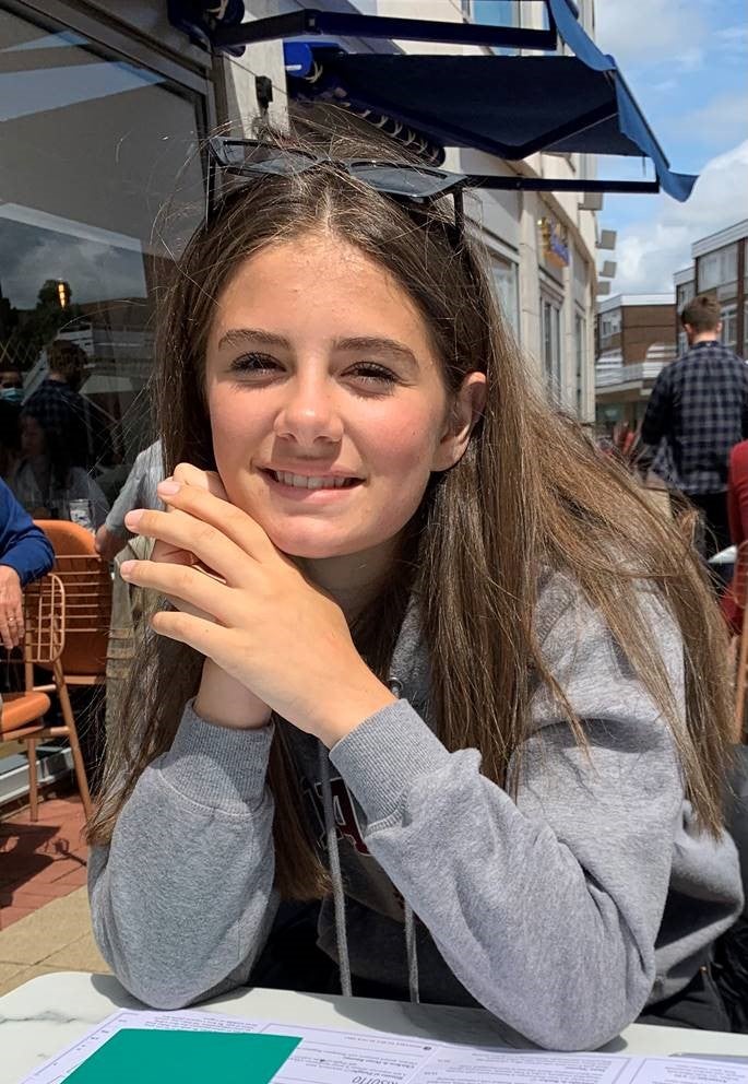 Image of Isabelle smiling at camera