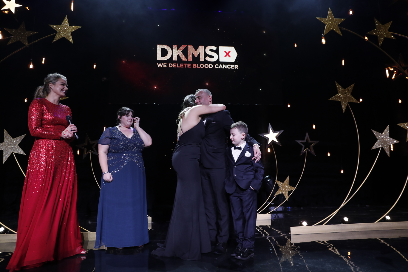 Leah McDougall and James O'Donnell hug at DKMS Gala in London