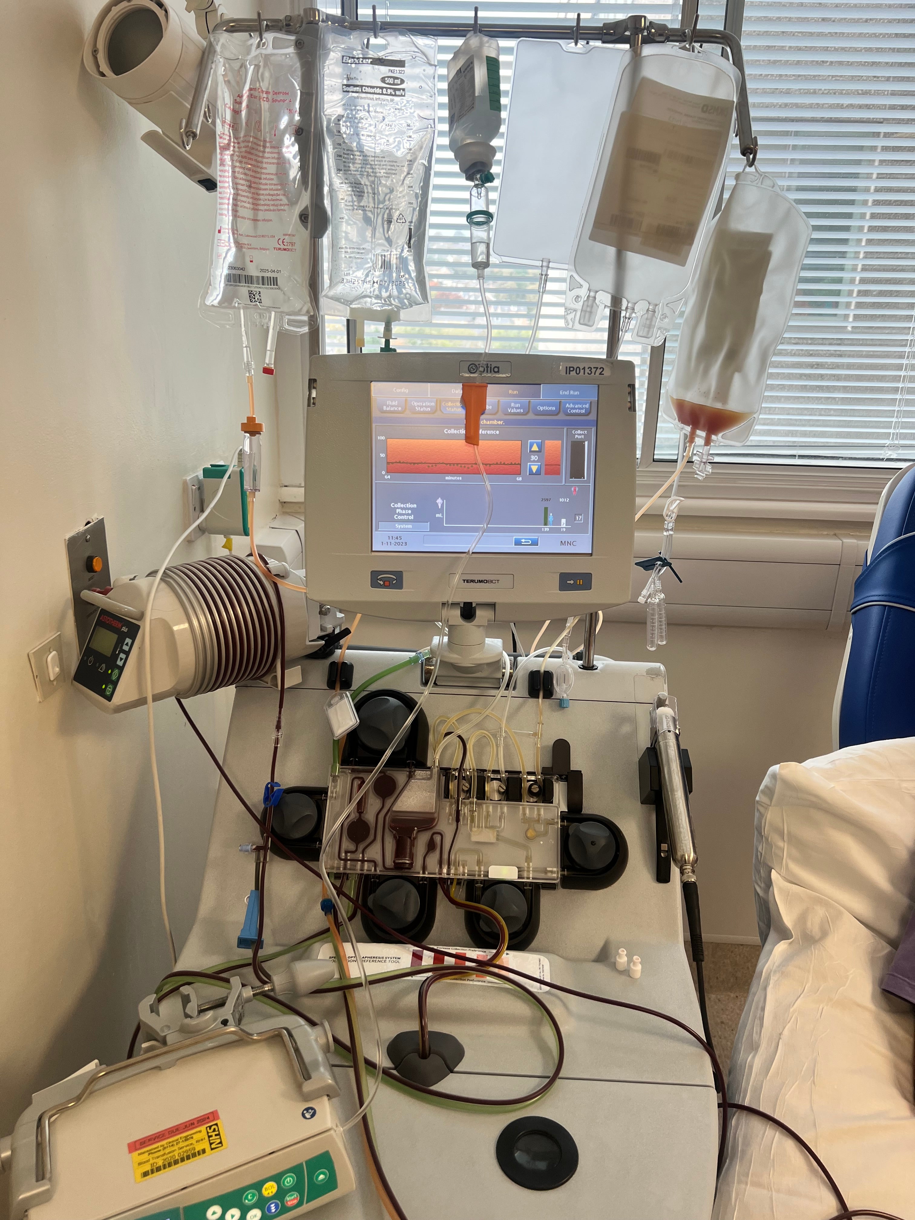 Apherisi machine which collects the stem cells