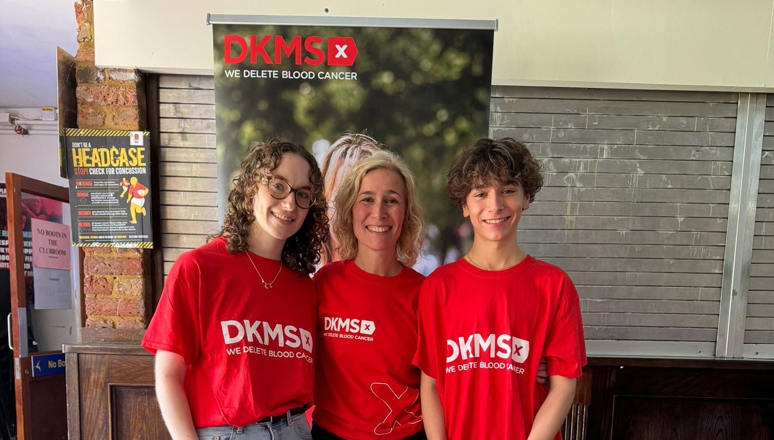 A patient's family at a DKMS event