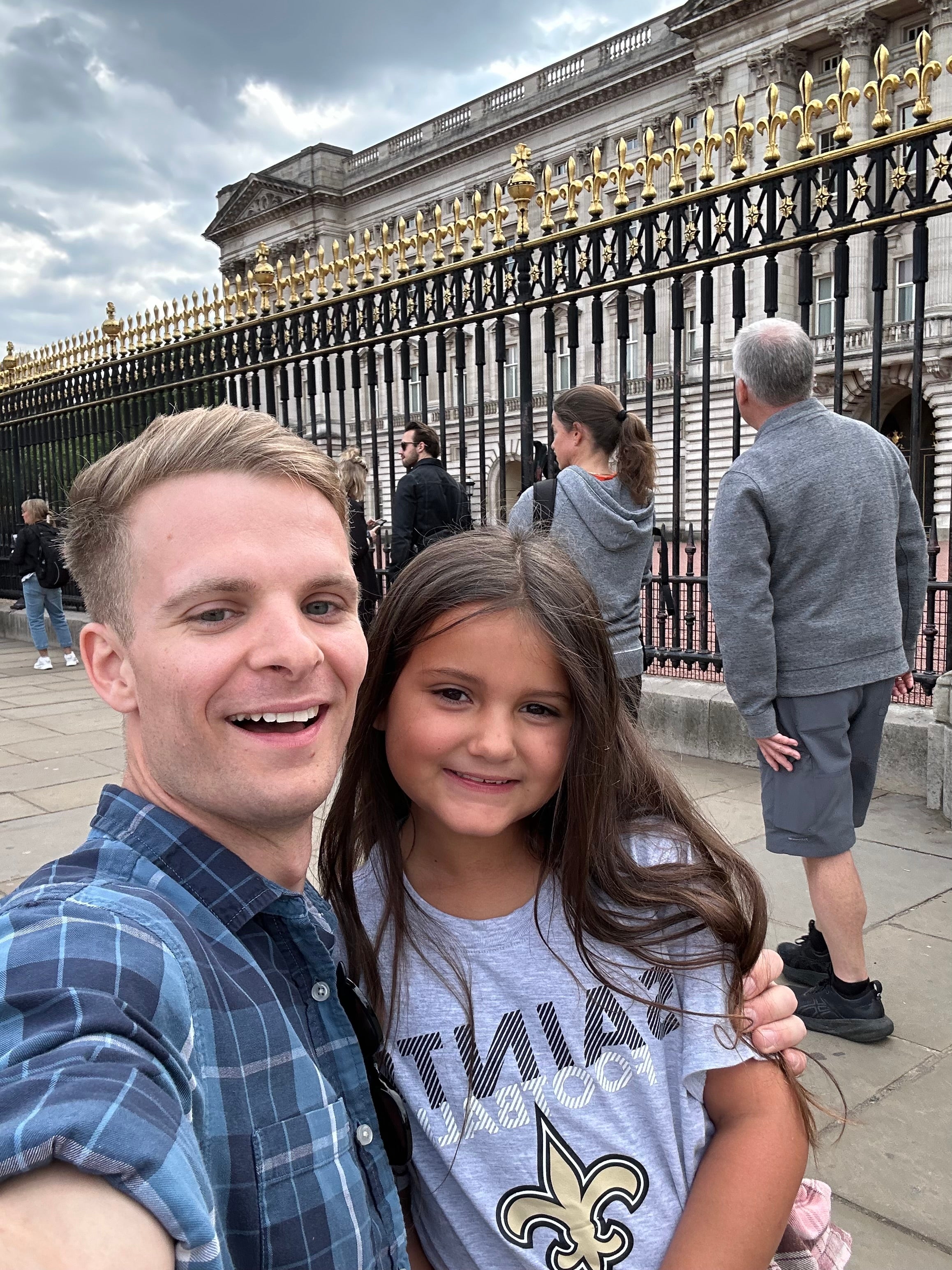 Young man and a little girl outside Buckingham palace 