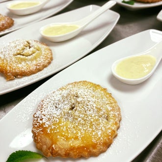 Apfeltasche mit Vanillesoße