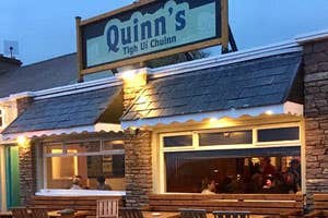 Quinn's Bar & Restaurant (Tigh Uí Chuinn)