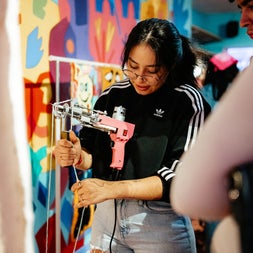 One of our expert instructors demonstrating how the tufting gun works on a large frame.