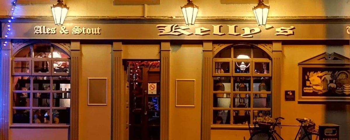 Kelly's Bar exterior view