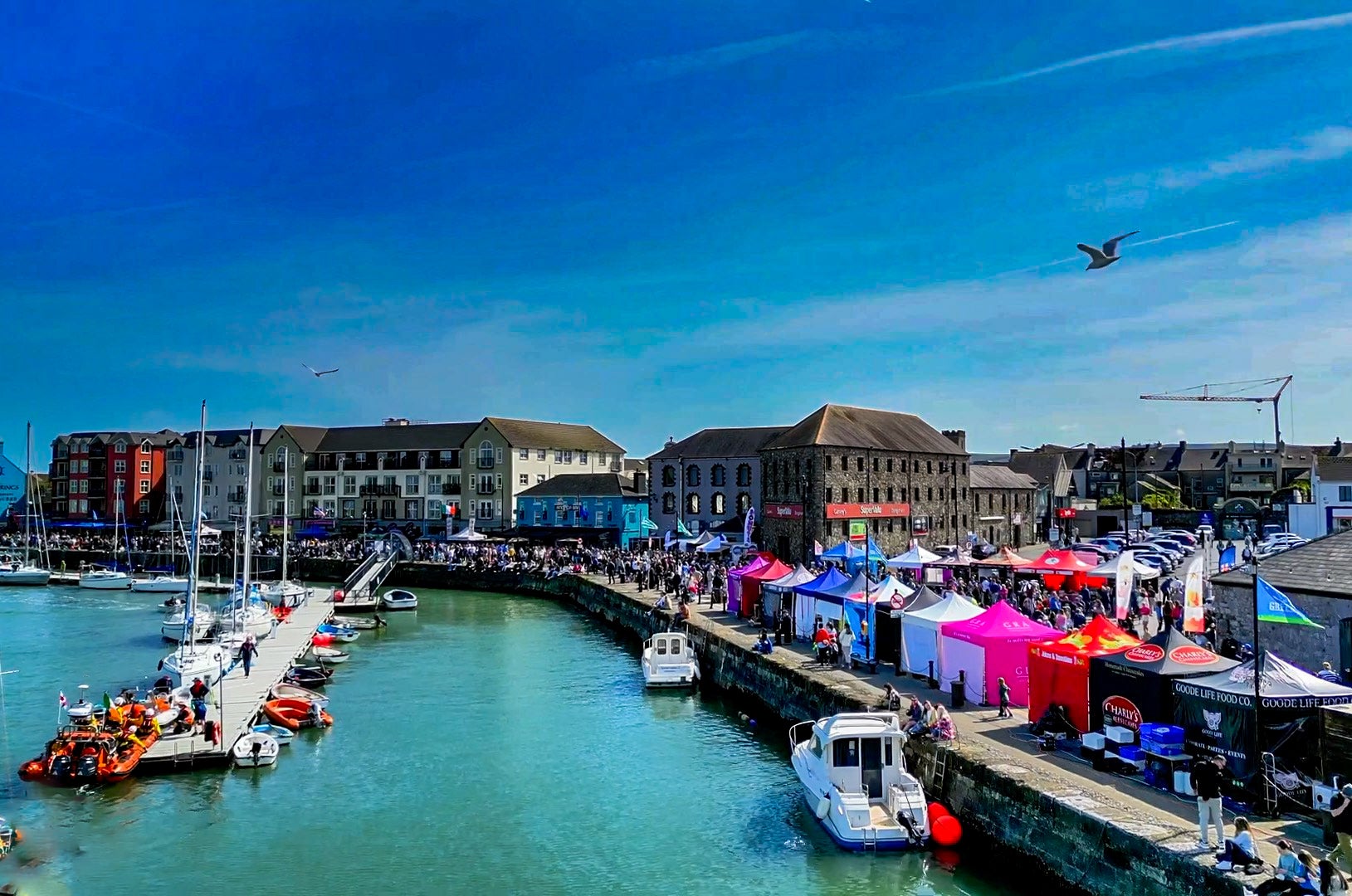 Saturday market on the quay