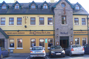 An Crúiscín Lán Hotel