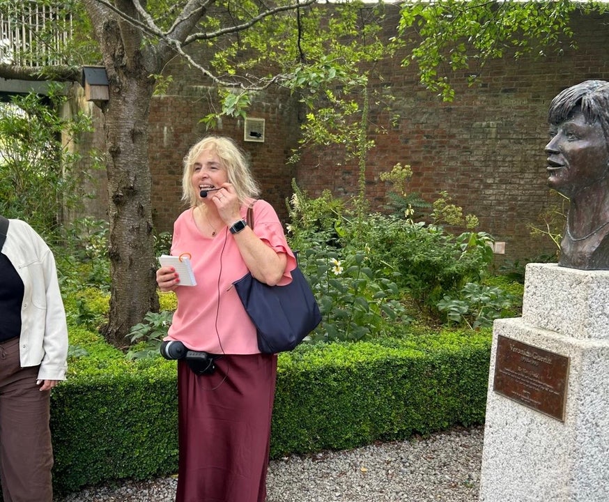 Tour Guide speaking to a tour group at the Veronica Memorial Statue in Dublin Castle Garden