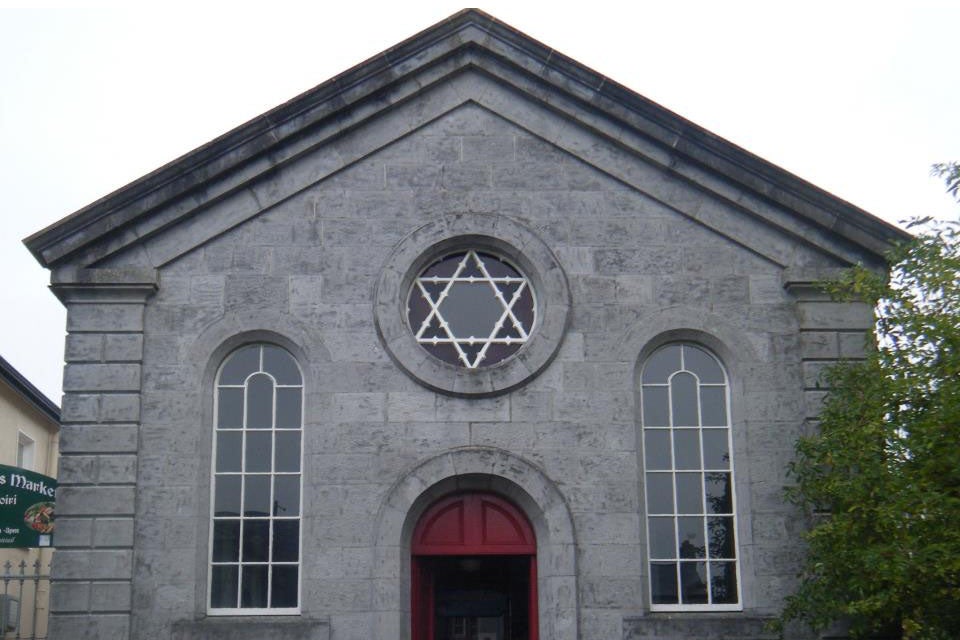 Facade of Roscommon County Museum